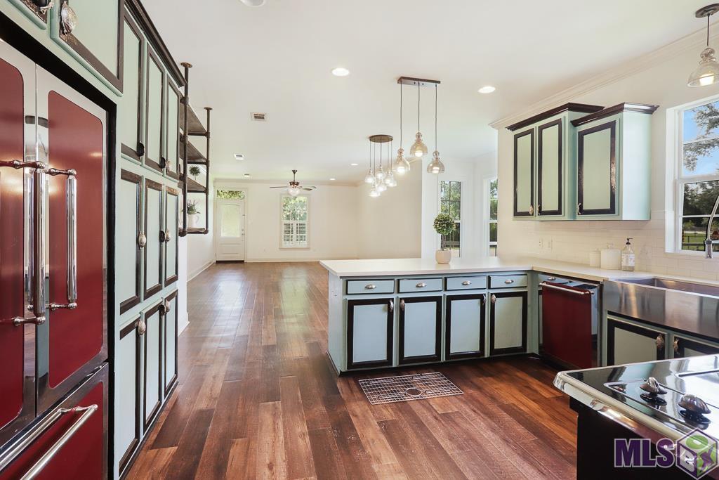 905 North River Road Denham Springs, LA 70726 - Photo 8 of 31 Kitchen