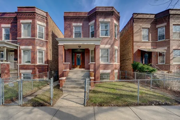 $1,800 | 7331 South Dante Avenue, Unit 2, Chicago, IL 60619