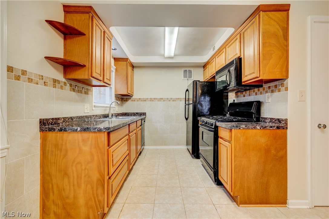 1163 Haselton Road Cleveland Heights, OH 44121 - Photo 8 of 34 Kitchen