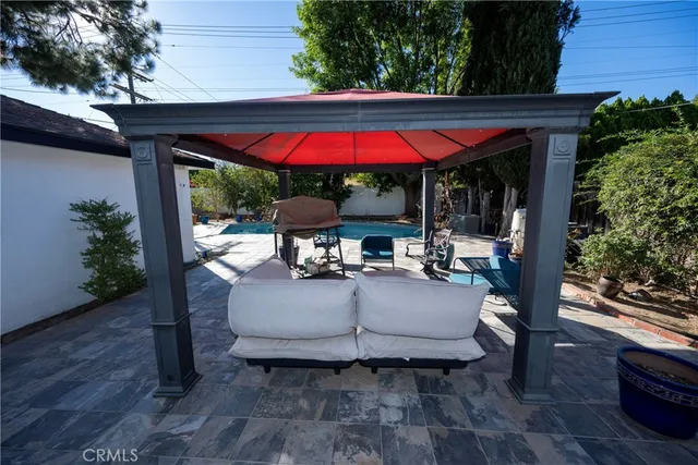 $925,000 | 7001 Jellico Avenue, Lake Balboa, CA 91406