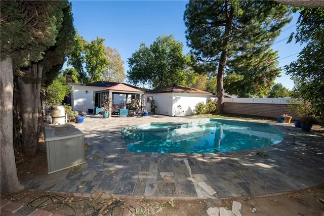 $925,000 | 7001 Jellico Avenue, Lake Balboa, CA 91406