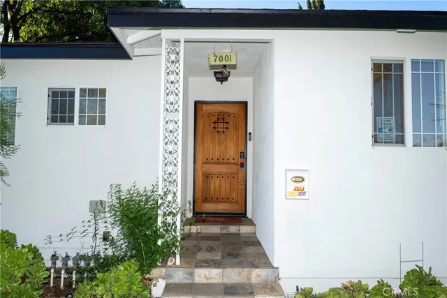 $925,000 | 7001 Jellico Avenue, Lake Balboa, CA 91406