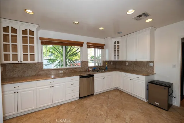 $925,000 | 7001 Jellico Avenue, Lake Balboa, CA 91406