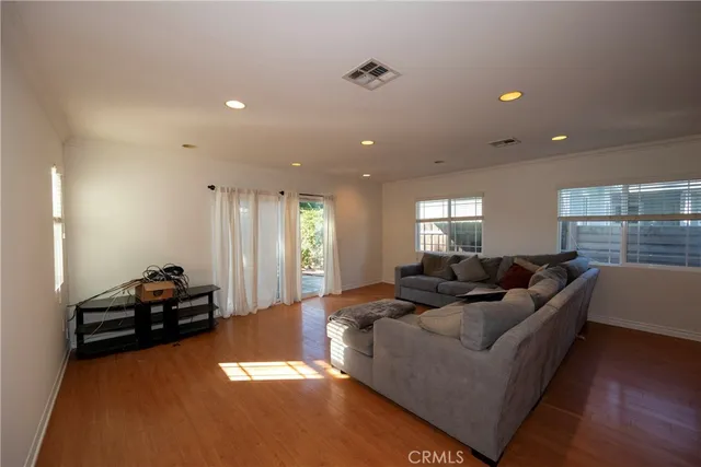 $925,000 | 7001 Jellico Avenue, Lake Balboa, CA 91406