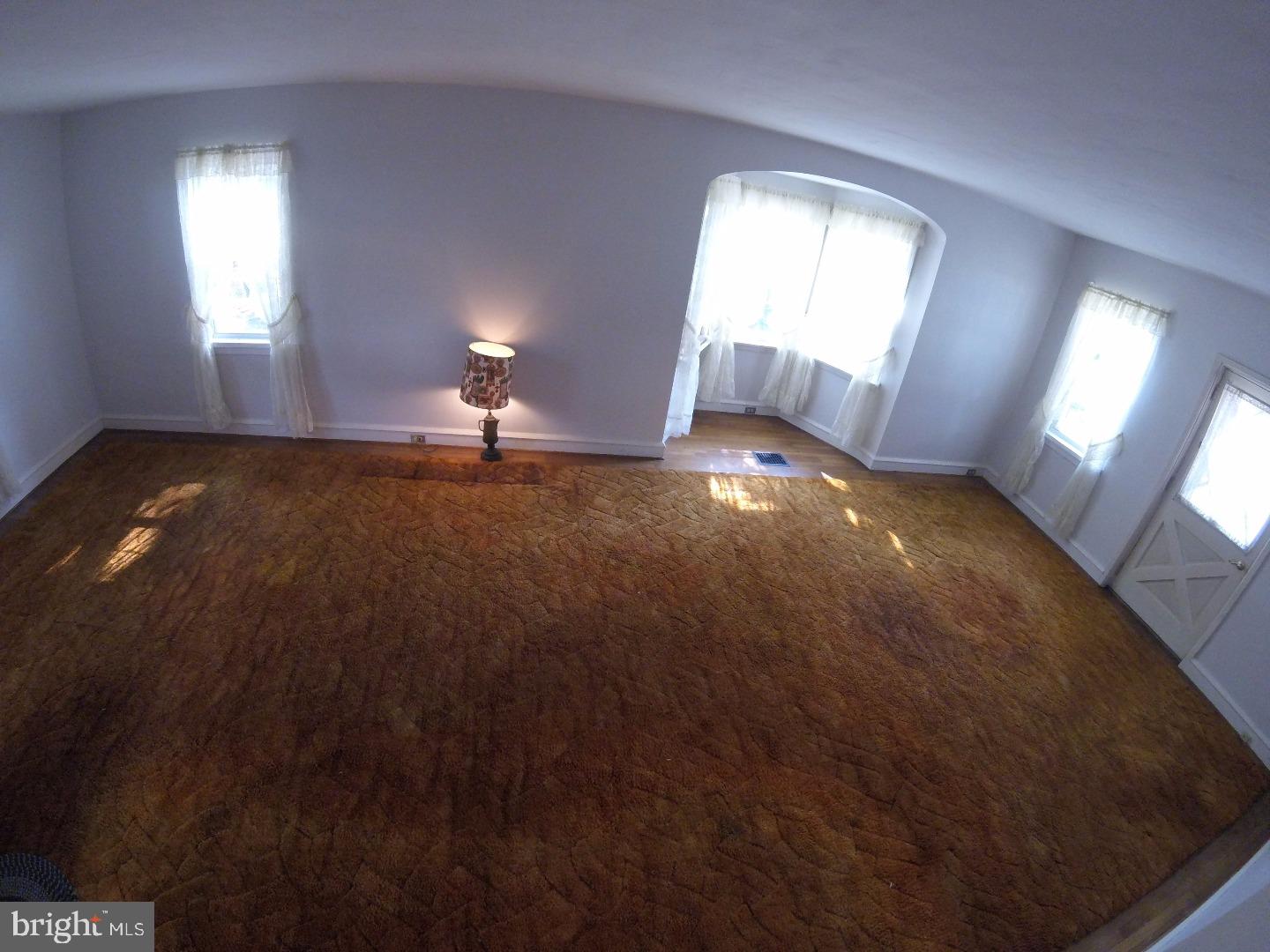 516 River Road Croydon, PA 19021 - Photo 4 of 15 Living Room