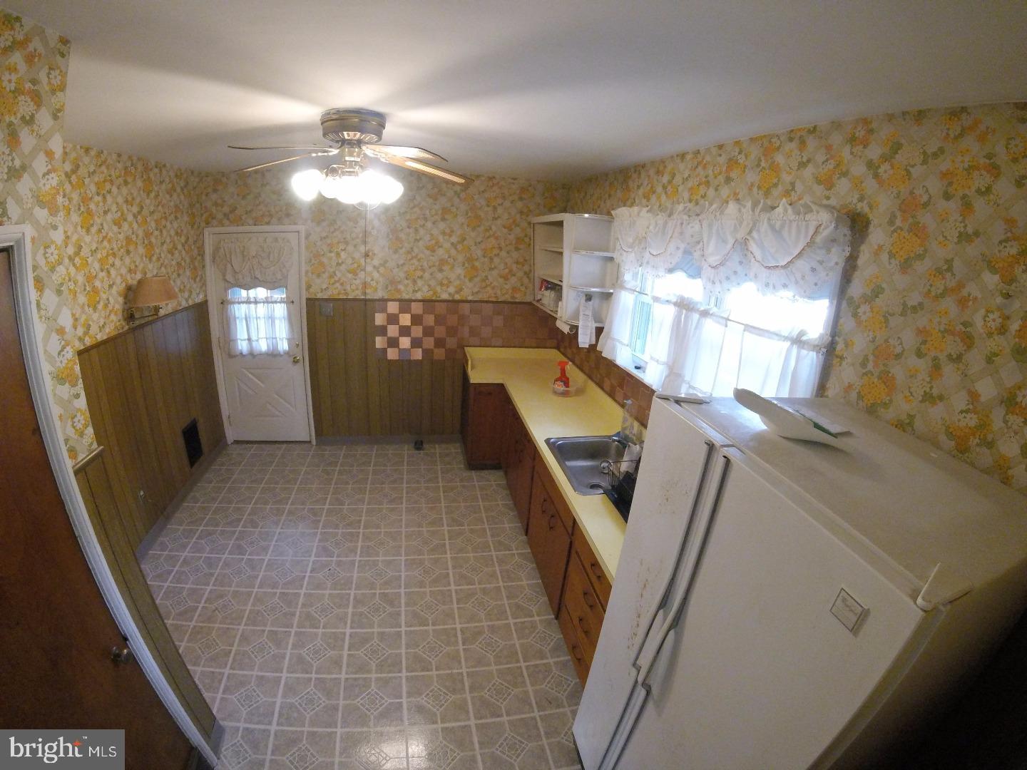 516 River Road Croydon, PA 19021 - Photo 7 of 15 Kitchen