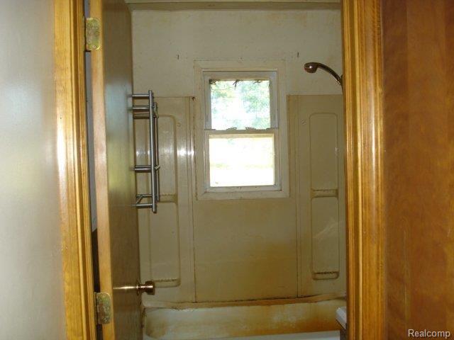 150 Middle Road Highland, MI 48357 - Photo 9 of 13 150 Middle (5)