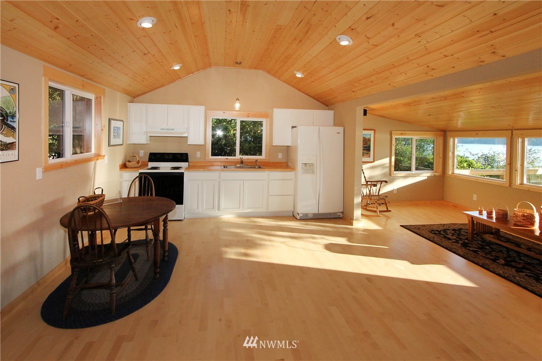 23035 Raymond Road Southwest Vashon, WA 98070 - Photo 7 of 25