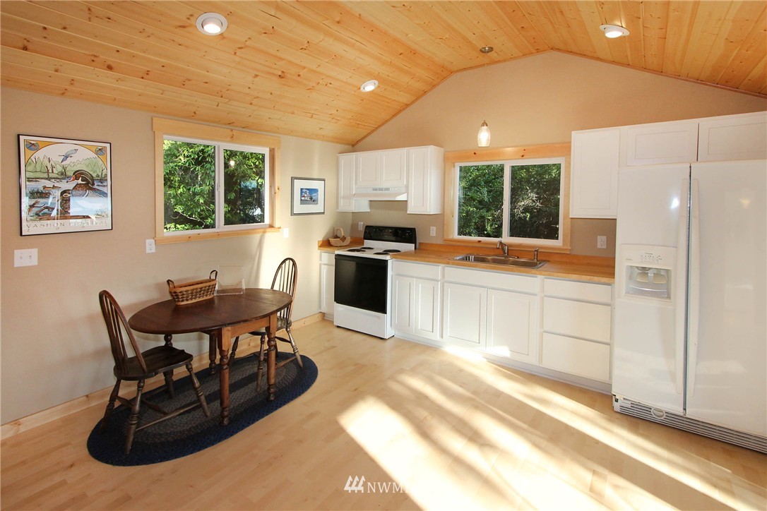 23035 Raymond Road Southwest Vashon, WA 98070 - Photo 10 of 25