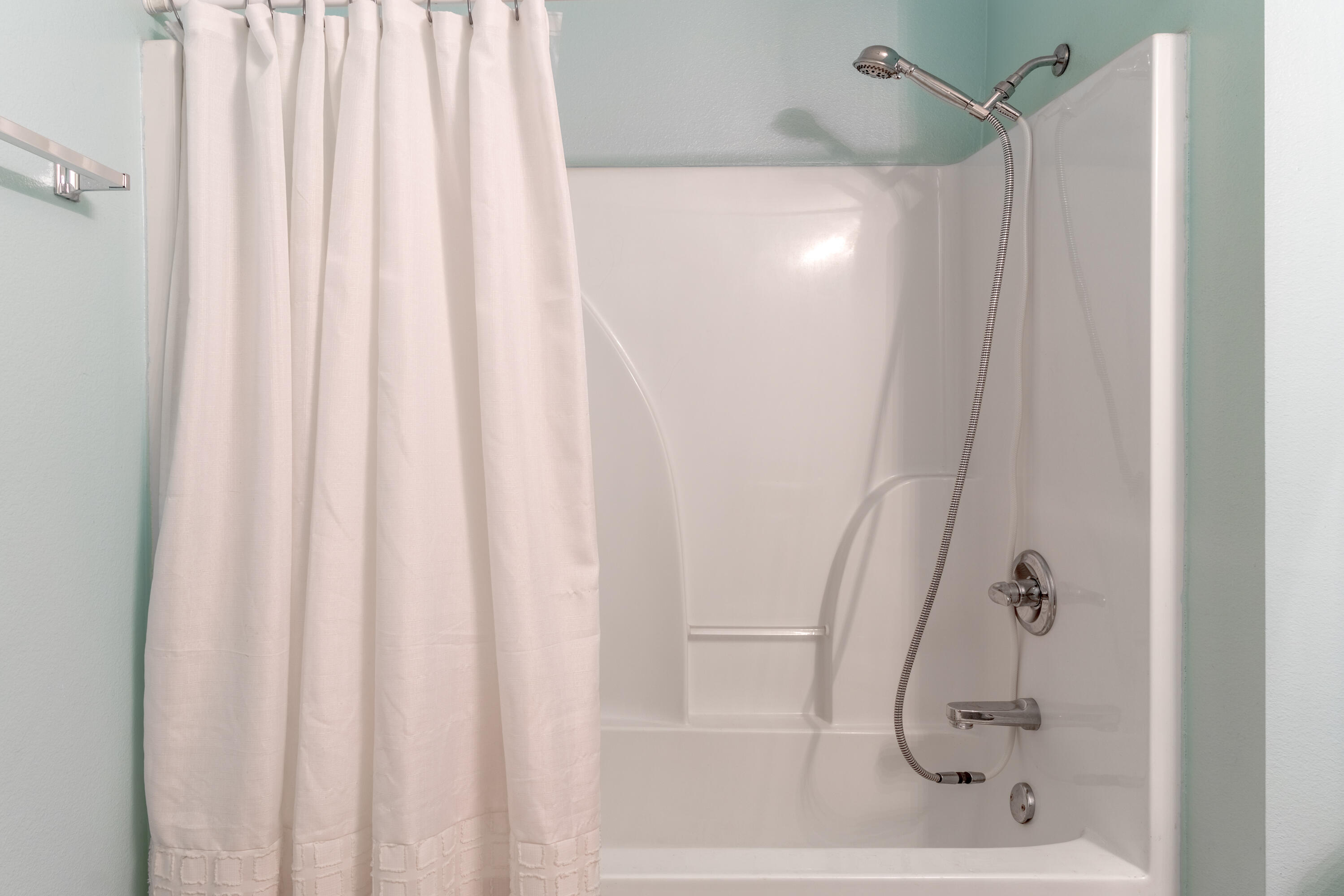 4037 Randi Road Crestview, FL 32539 - Photo 21 of 44 Guest Bath