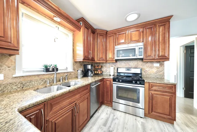 $449,900 | 7122 Agatite Avenue, Norridge, IL 60706