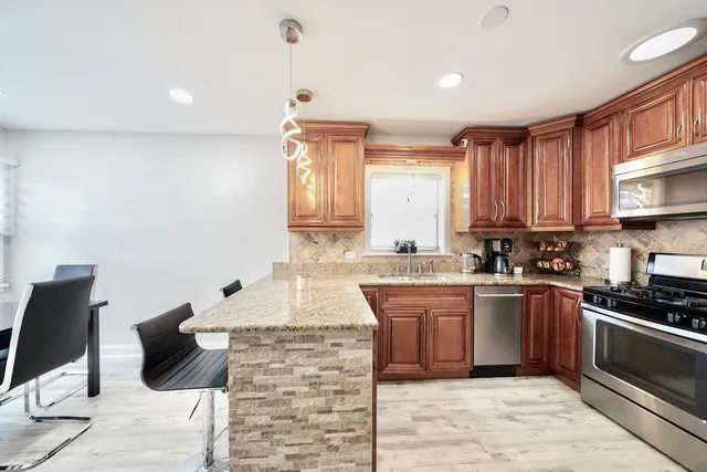 $449,900 | 7122 Agatite Avenue, Norridge, IL 60706