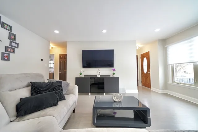 $449,900 | 7122 Agatite Avenue, Norridge, IL 60706