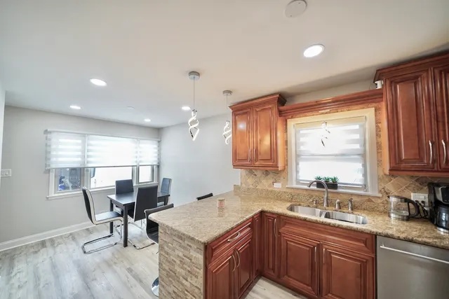 $449,900 | 7122 Agatite Avenue, Norridge, IL 60706