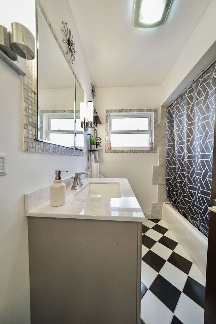 7122 Agatite Avenue Norridge, IL 60706 - Photo 42 of 64 a en suite bathroom with a sink a toilet and a window