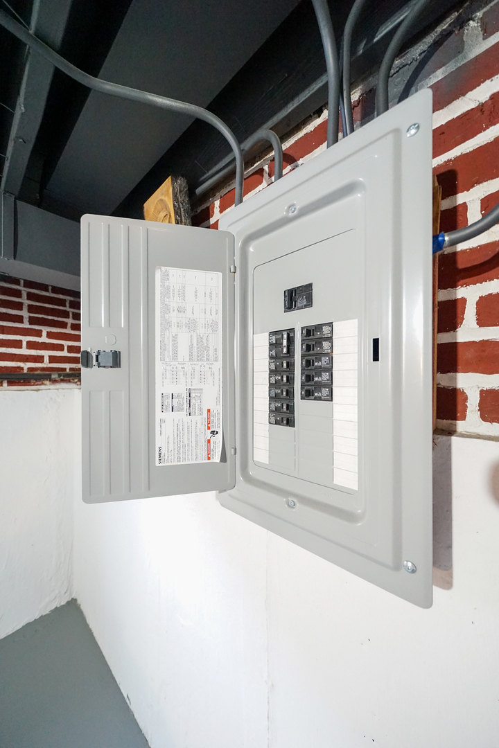 7122 Agatite Avenue Norridge, IL 60706 - Photo 57 of 64 a view of a room with a large window