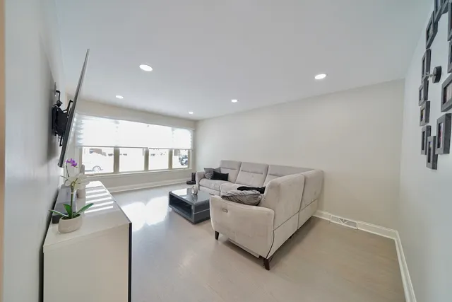 $449,900 | 7122 Agatite Avenue, Norridge, IL 60706