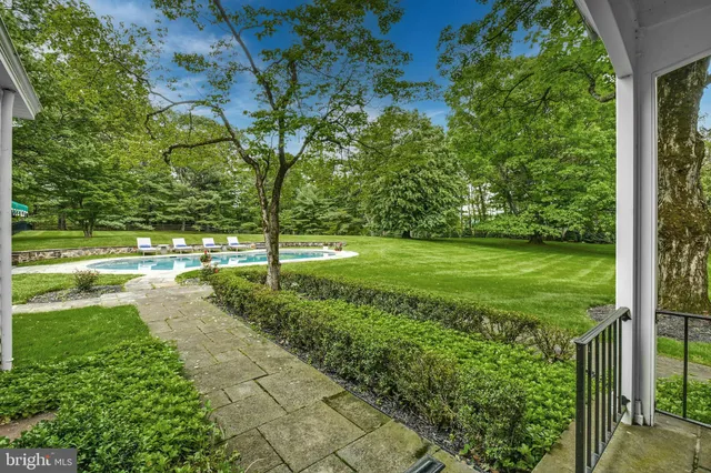a view of a garden with trees