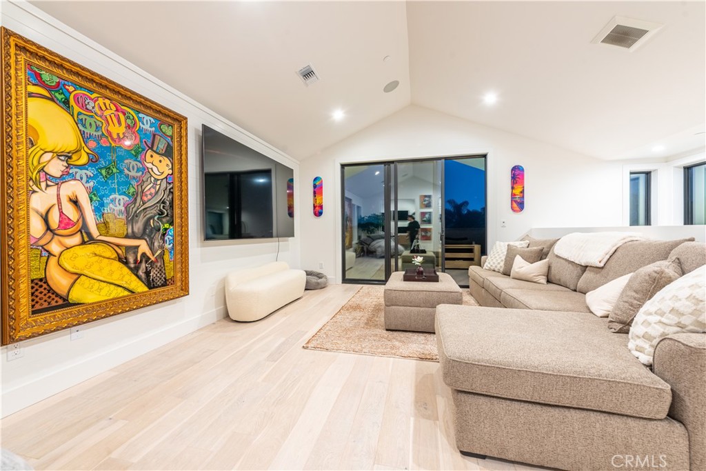 603 Delaware Street Huntington Beach, CA 92648 - Photo 12 of 32