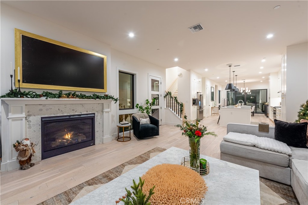 603 Delaware Street Huntington Beach, CA 92648 - Photo 5 of 32