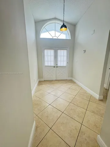 a view of empty room with window