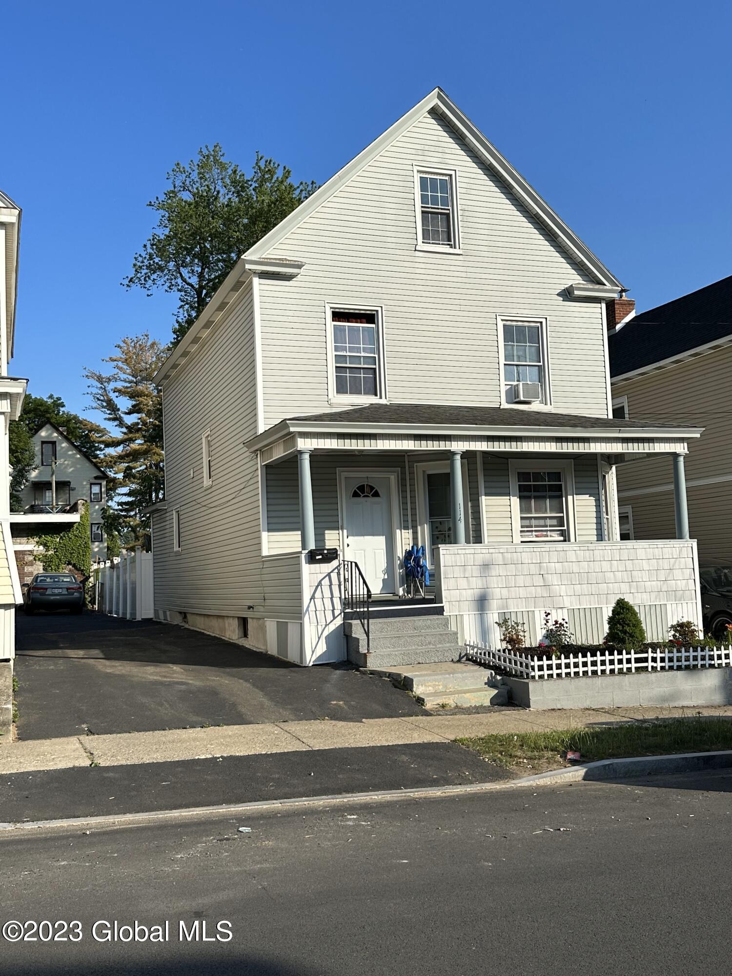 114 Linden Street Schenectady, NY 12304 - Photo 4 of 38 IMG_8172