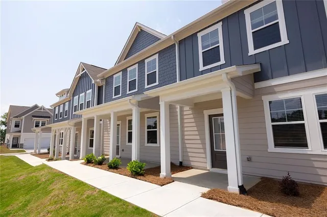 a brick building that has a lots of windows in it