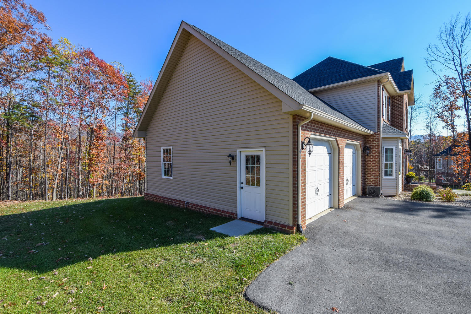 45 Turtle Rock Ridge Blue Ridge, VA 24064 - Photo 45 of 55 a view of a house with backyard and porch