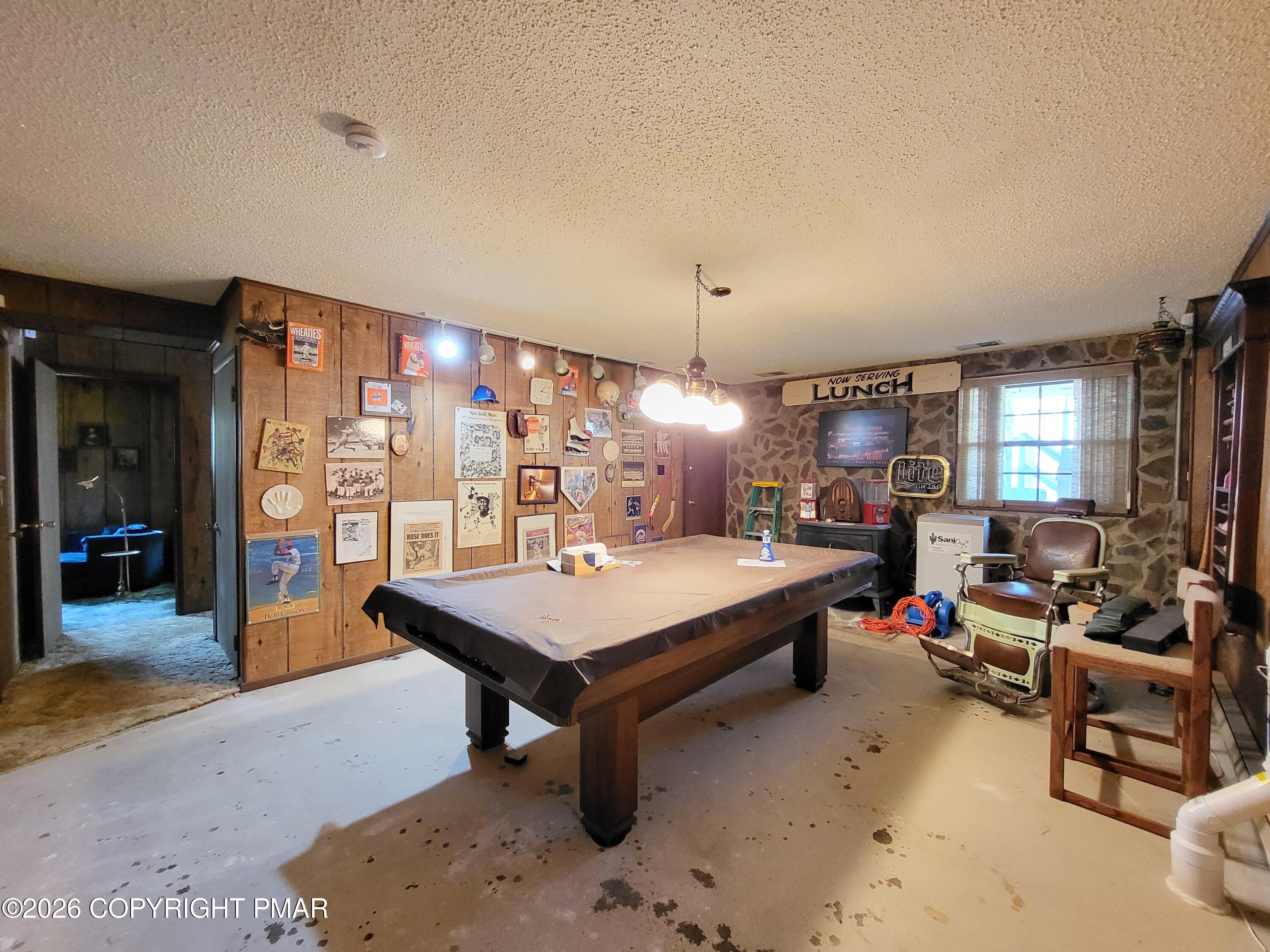 2014 Scarborough Way Bushkill, PA 18324 - Photo 35 of 82 a room with furniture and window