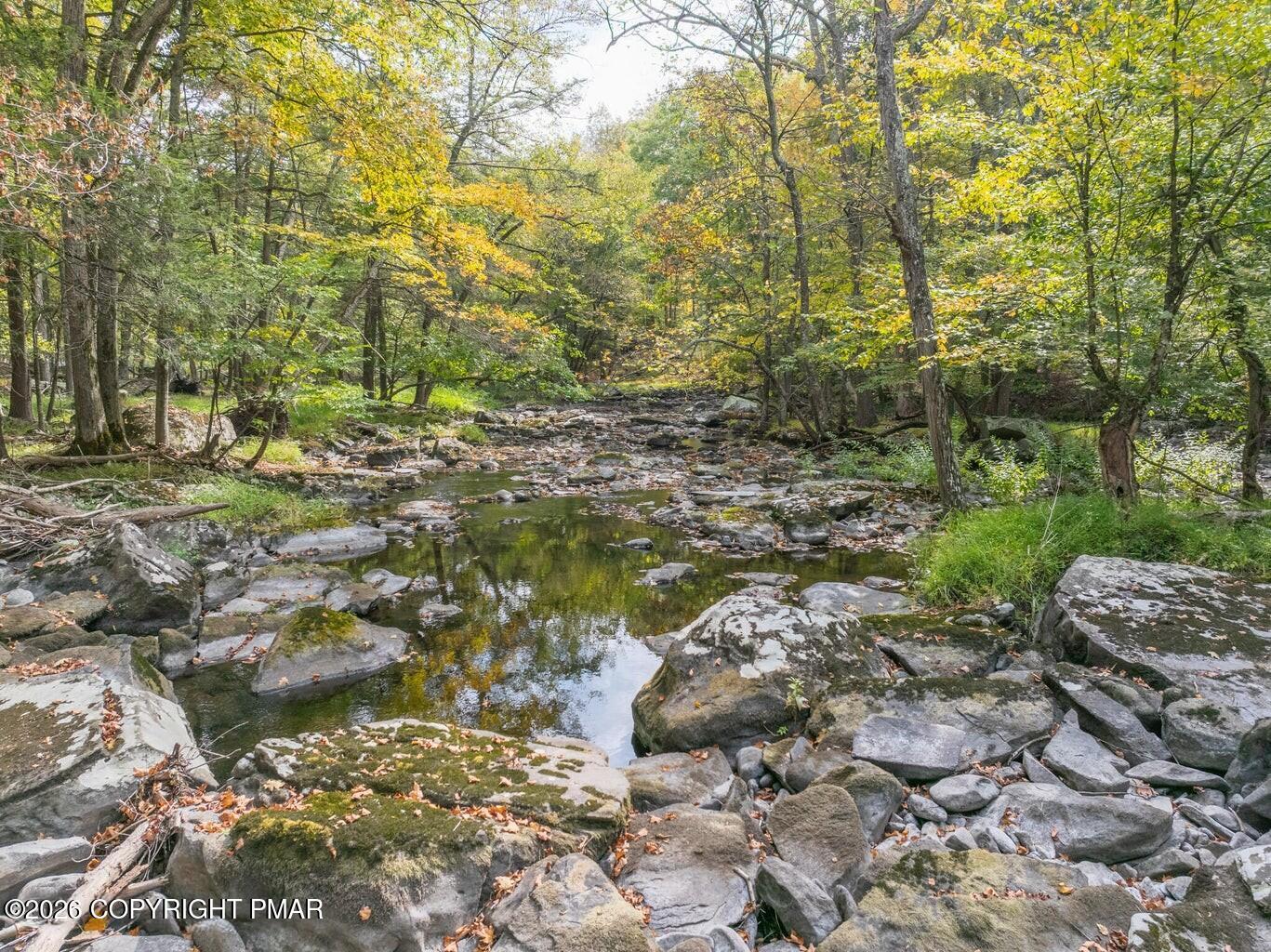 2014 Scarborough Way Bushkill, PA 18324 - Photo 79 of 82 20260102205546665918000000-o