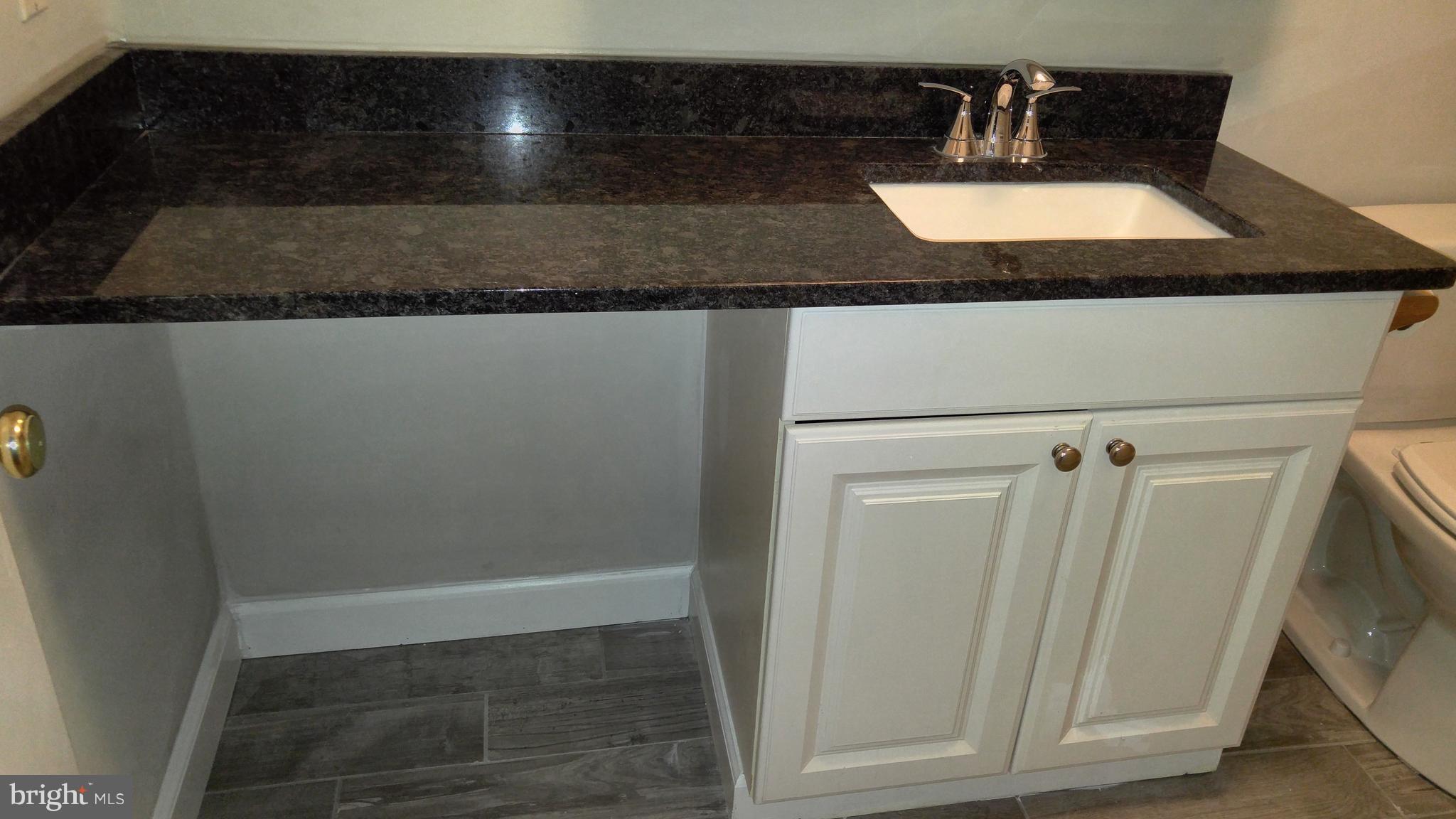 8114 Colony Point Road, Unit 239 Springfield, VA 22152 - Photo 11 of 12 Bath