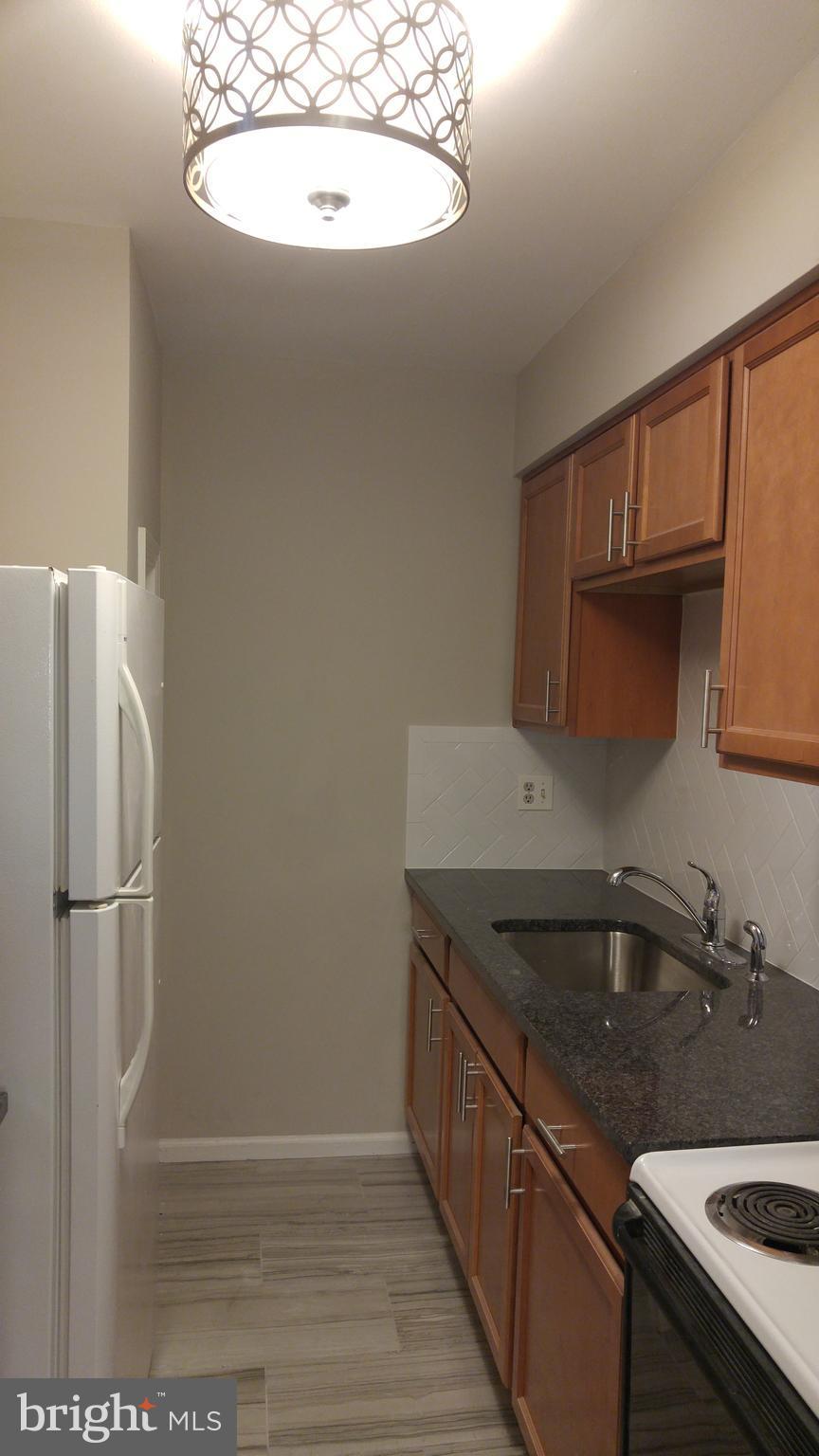 8114 Colony Point Road, Unit 239 Springfield, VA 22152 - Photo 8 of 12 Kitchen