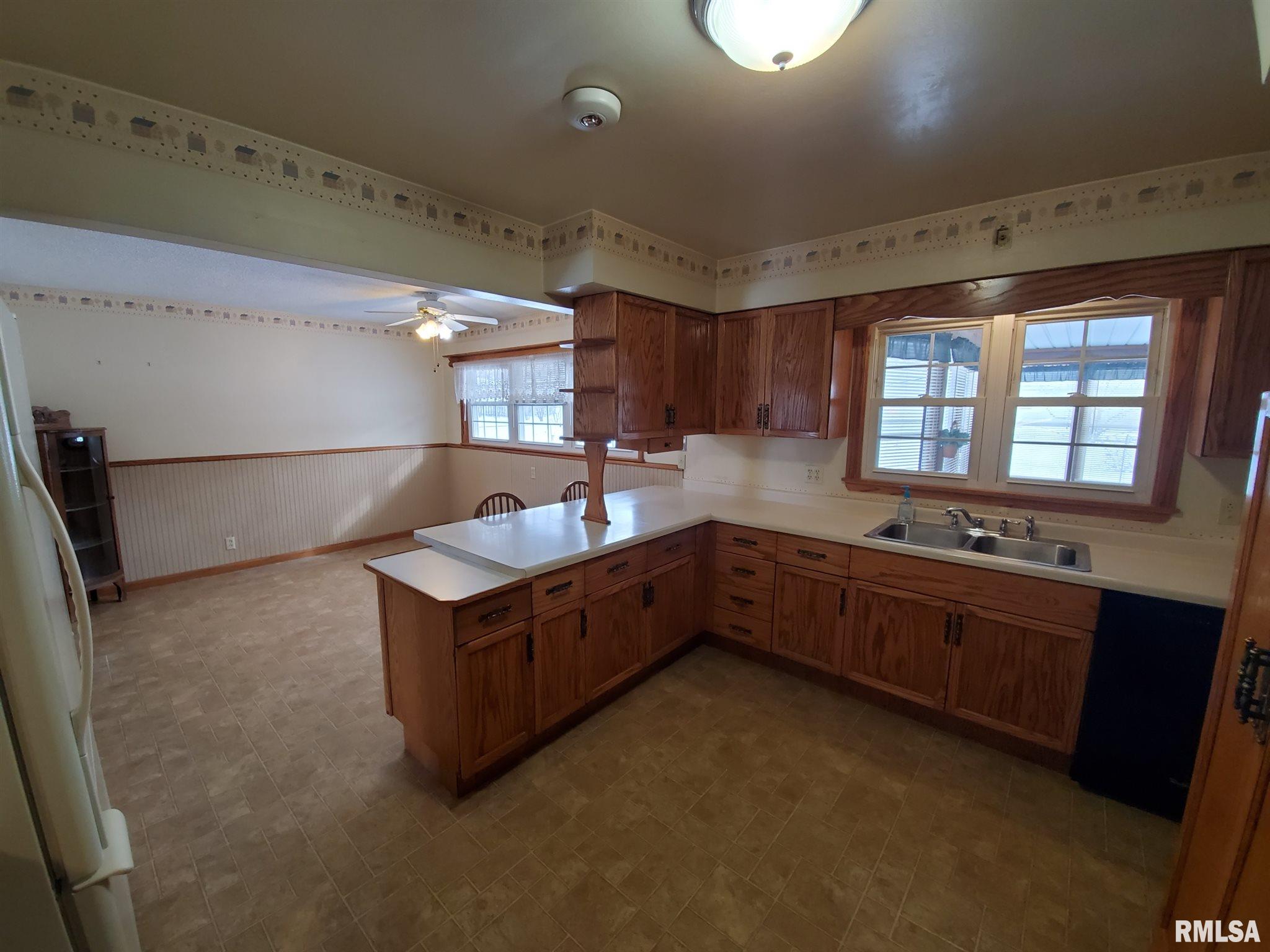 513 Ridgecrest Drive Clinton, IA 52732 - Photo 6 of 14 Gallery Image 6