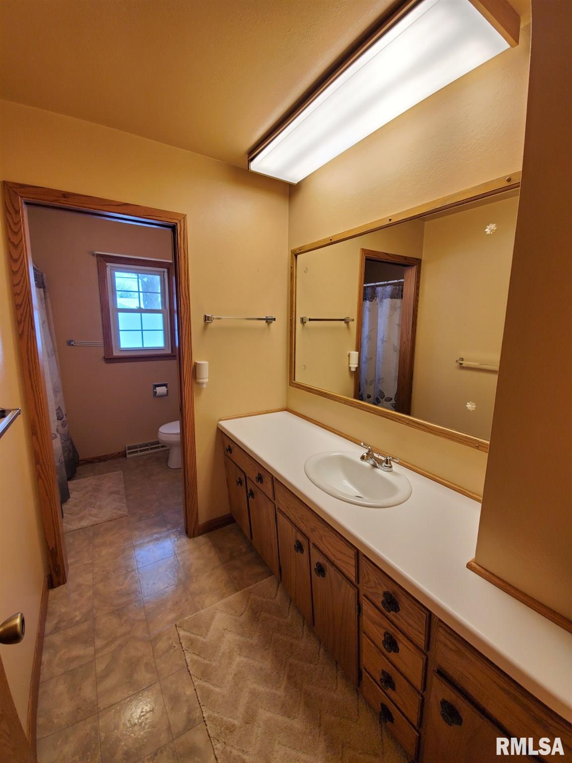 513 Ridgecrest Drive Clinton, IA 52732 - Photo 8 of 14 Gallery Image 8