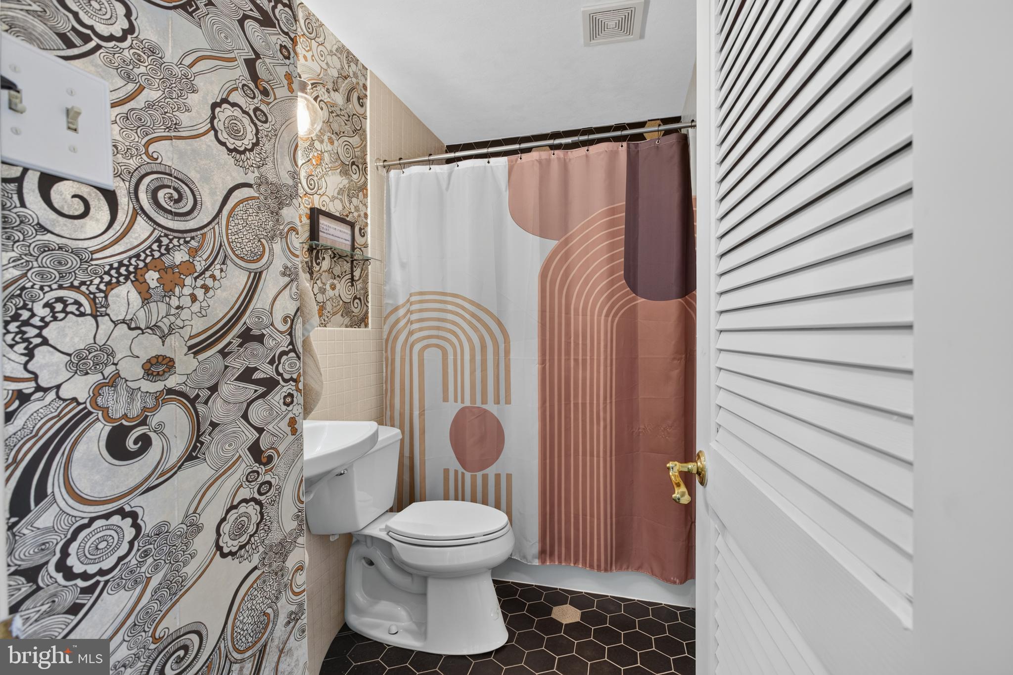 1402 Drake Road Wilmington, DE 19803 - Photo 27 of 57 a bathroom with a toilet and shower curtain