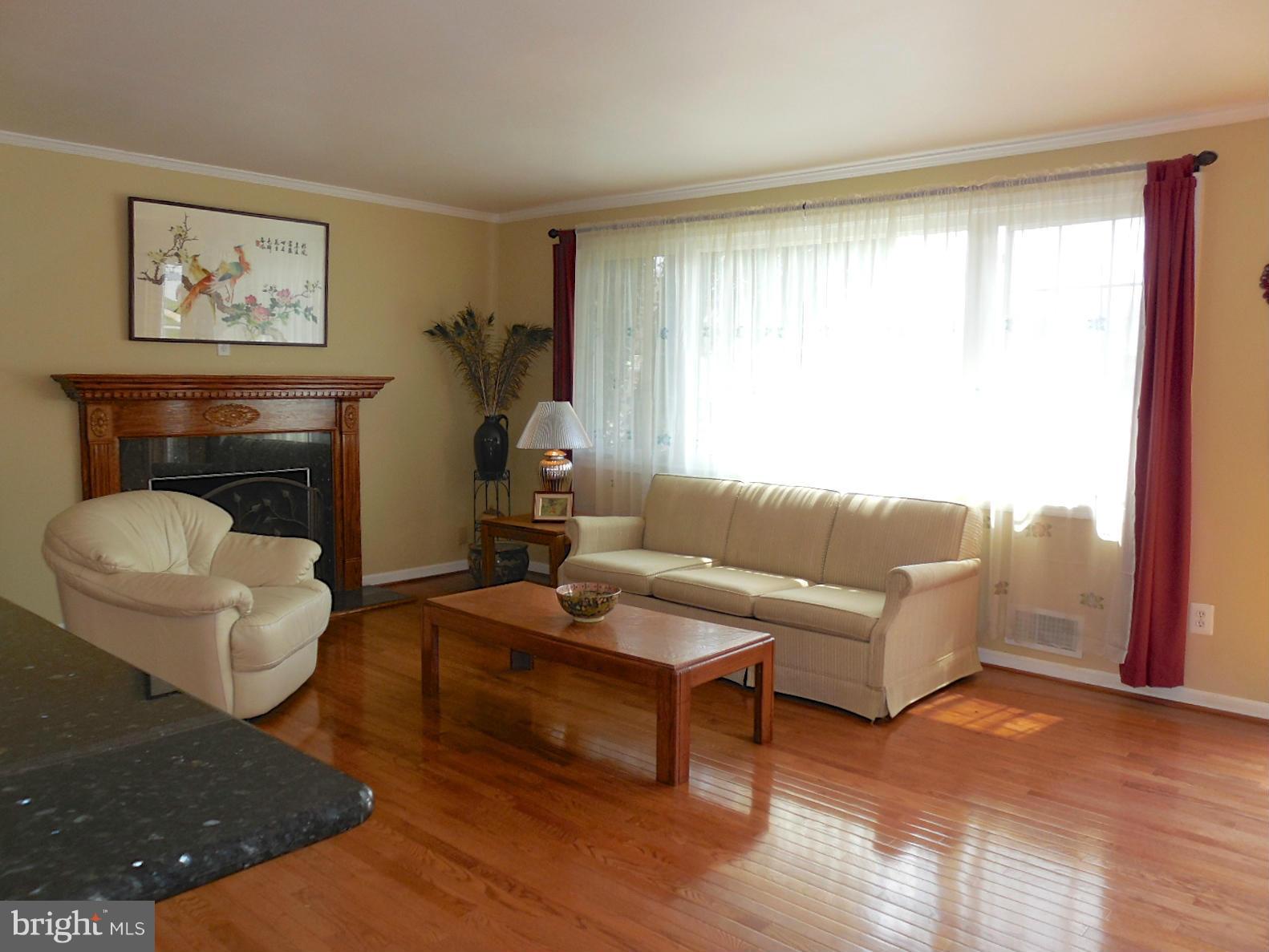 16 Felton Road Lutherville-Timonium, MD 21093 - Photo 3 of 30 Living Room