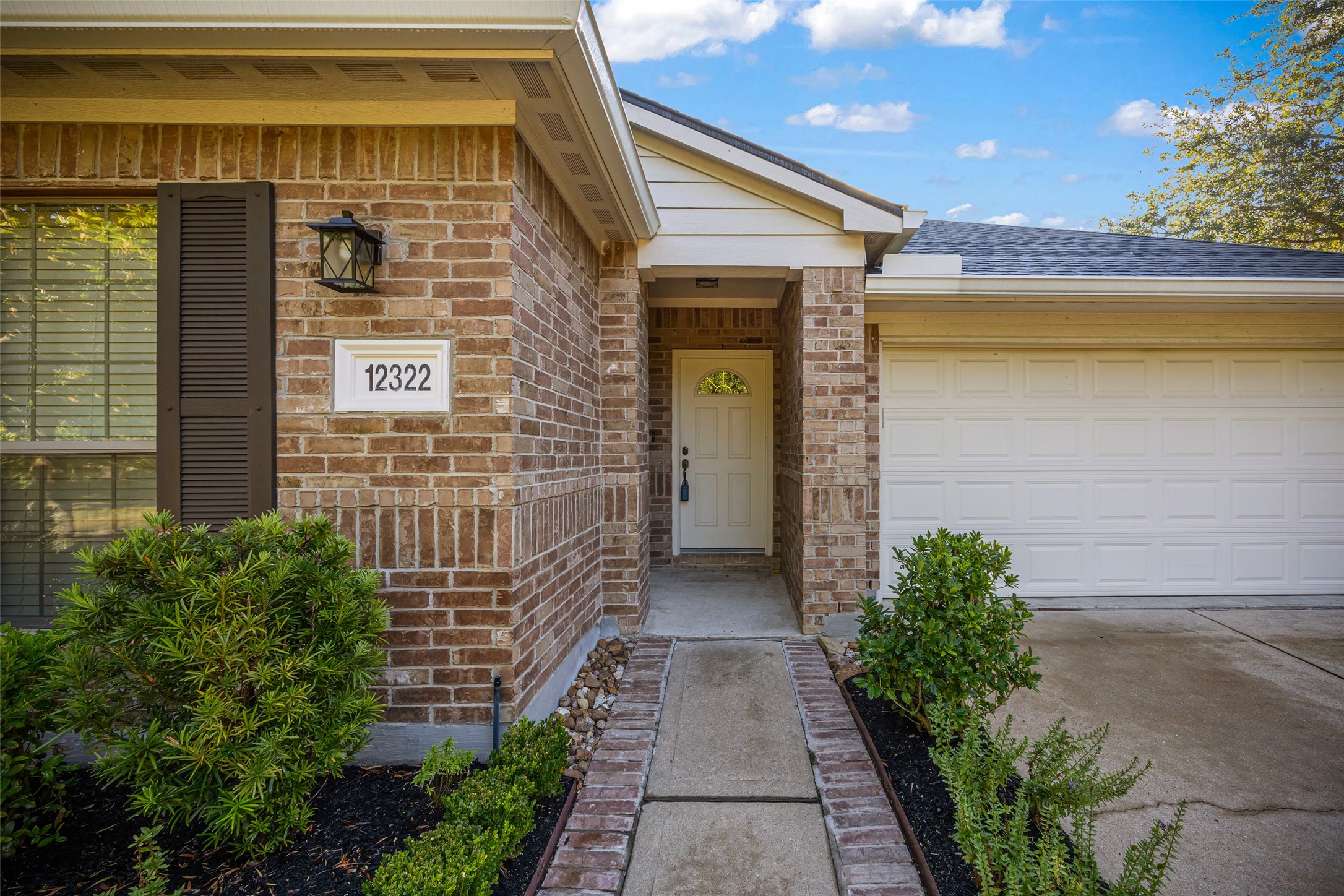 12322 West Elizabeth Shore Loop Cypress, TX 77433 - Photo 3 of 28 a pathway of a house