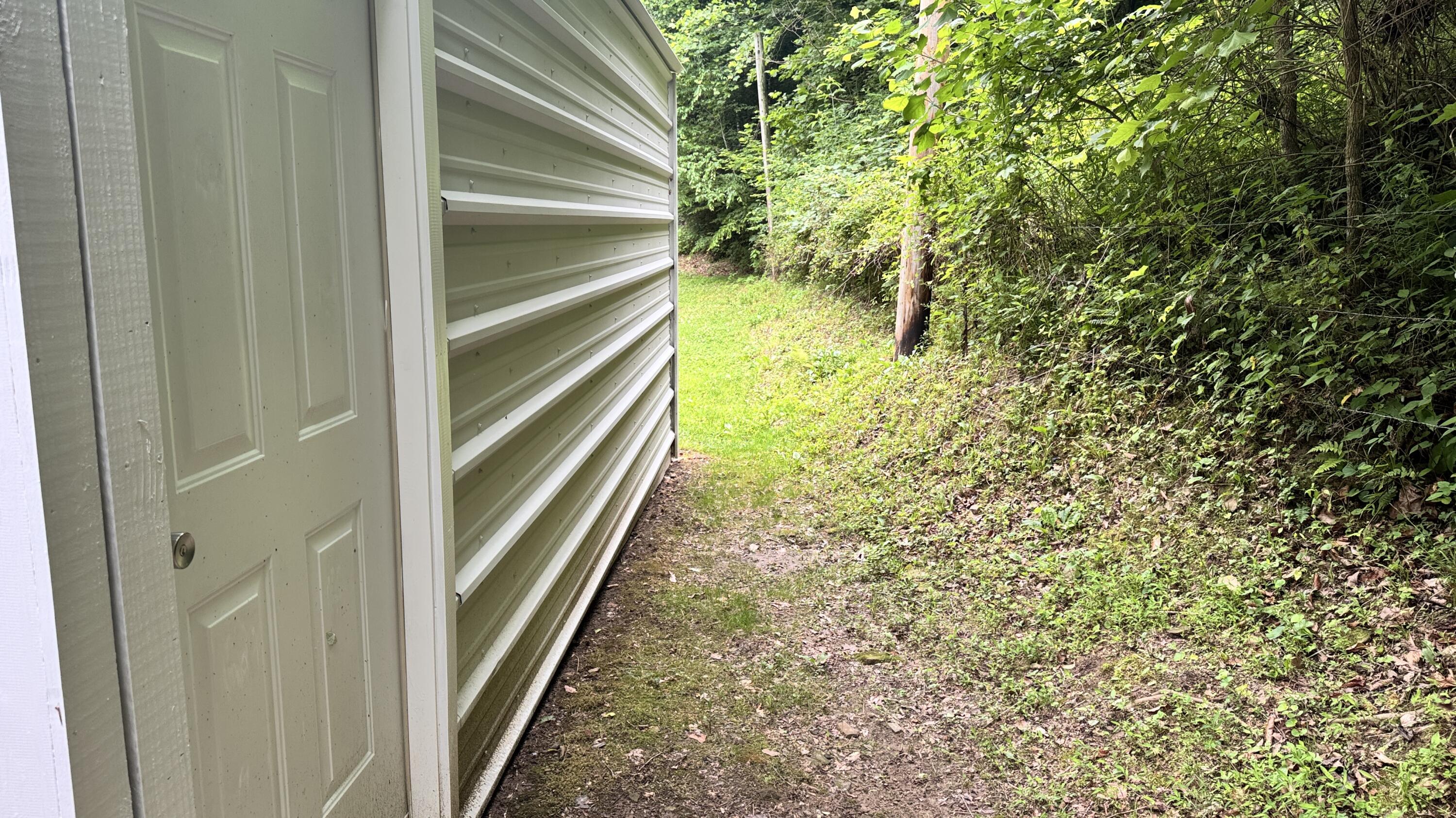 421 Wren Br Road Oneida, KY 40972 - Photo 25 of 34 Back side of Garage