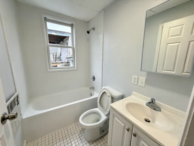 $2,100 | 3 Allen Street, Unit 6, Worcester, MA 01610