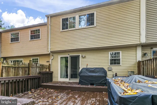 front view of house with a yard