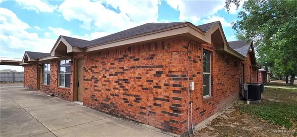 a view of a house with backyard and deck
