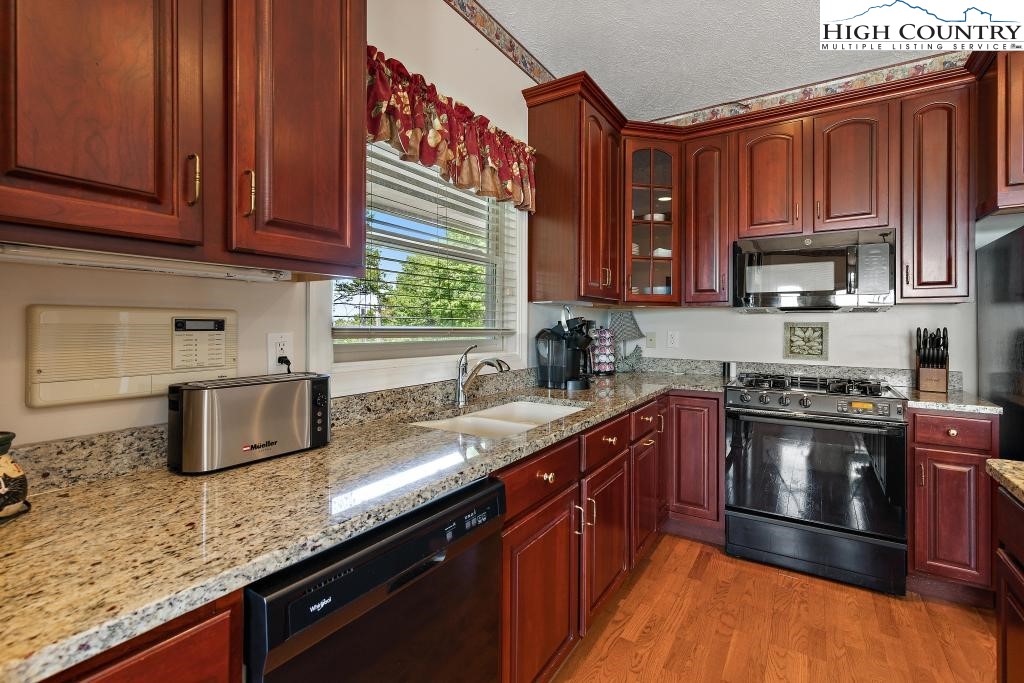 302 North Pinnacle Ridge Road Beech Mountain, NC 28604 - Photo 19 of 44 Gallery Image 19