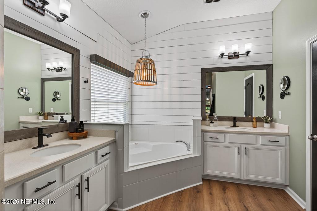 210 Sierras Loop St. Augustine, FL 32086 - Photo 16 of 58 Master bathroom