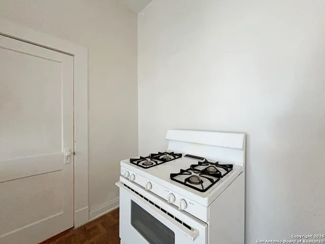 $725 | 319 Army Boulevard, Unit 3, San Antonio, TX 78215