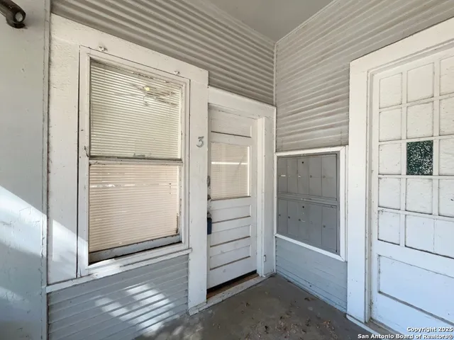 $725 | 319 Army Boulevard, Unit 3, San Antonio, TX 78215