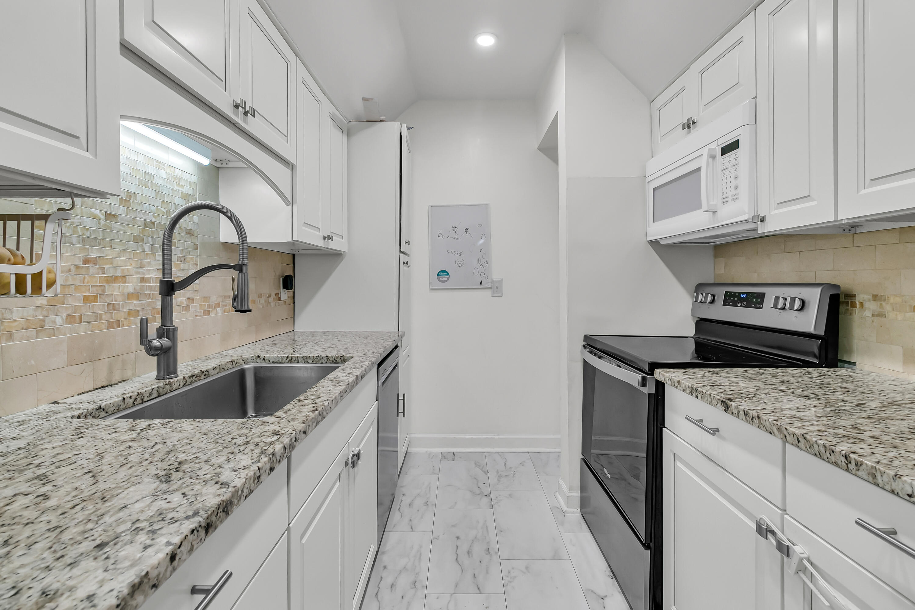 104 Kings Way Summerville, SC 29485 - Photo 3 of 37 01C. 104 Kings Way Kings Grant Summervil