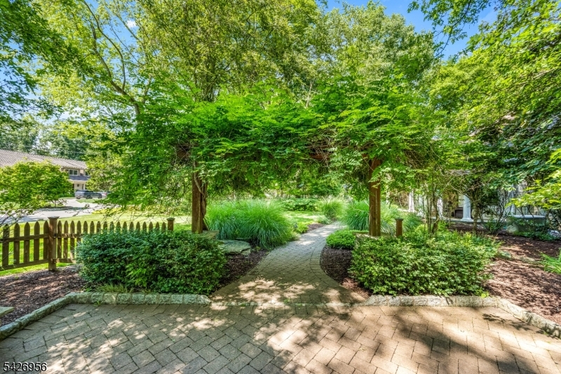 8 White Pine Road Upper Saddle River, NJ 07458 - Photo 4 of 50