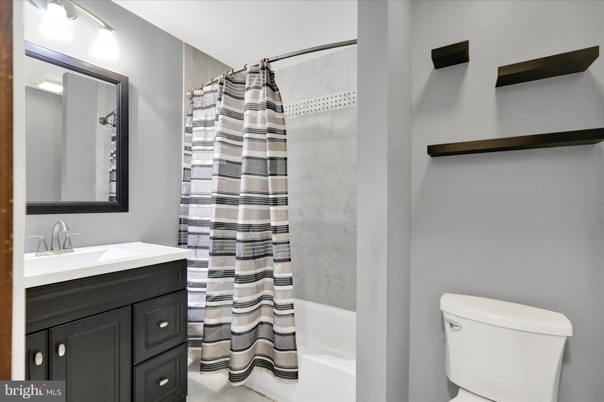 2476 Wilson Street Reading, PA 19605 - Photo 7 of 38 Hall Bath