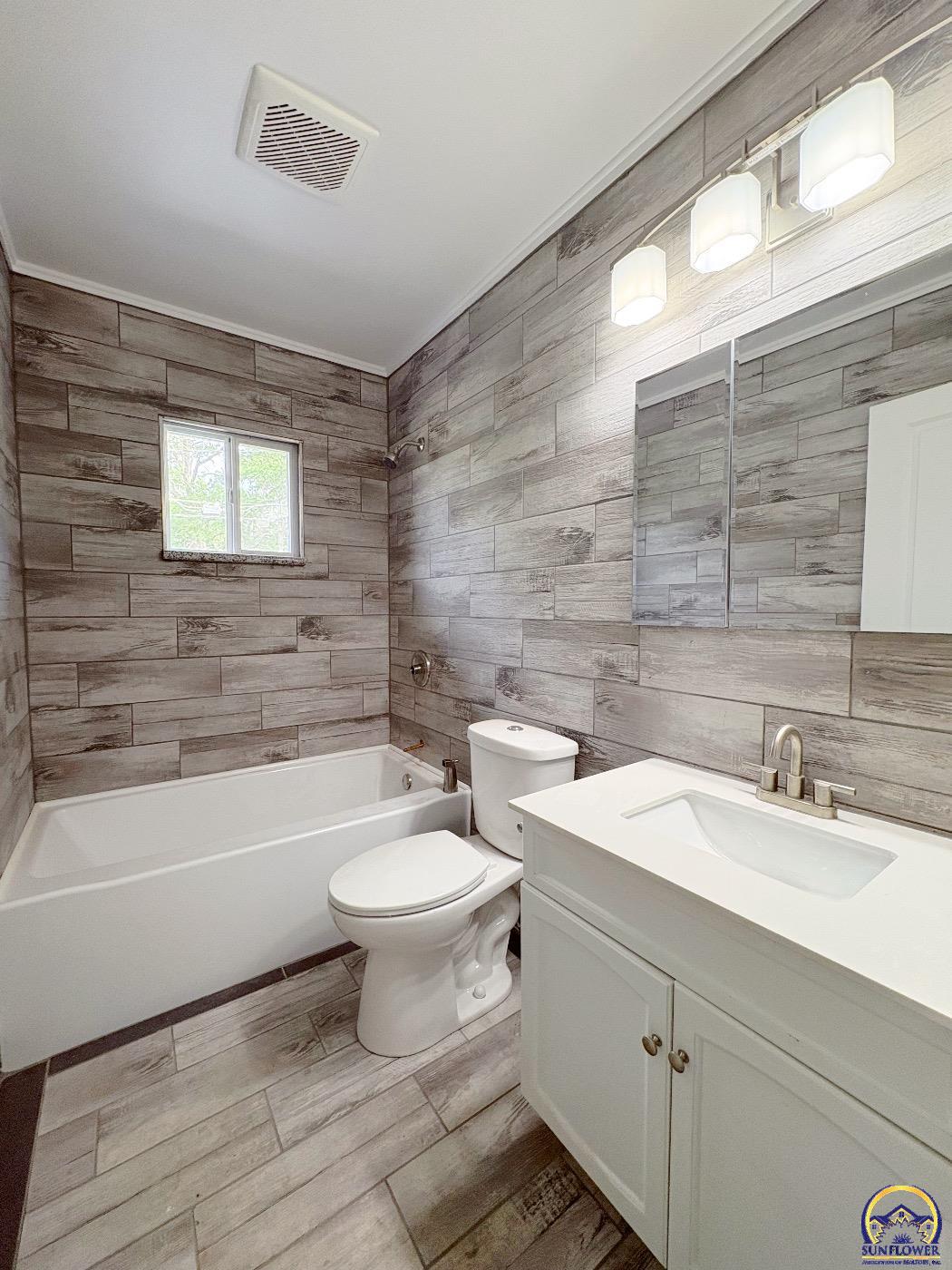 1113 Southwest Hampton Street Topeka, KS 66604 - Photo 11 of 17