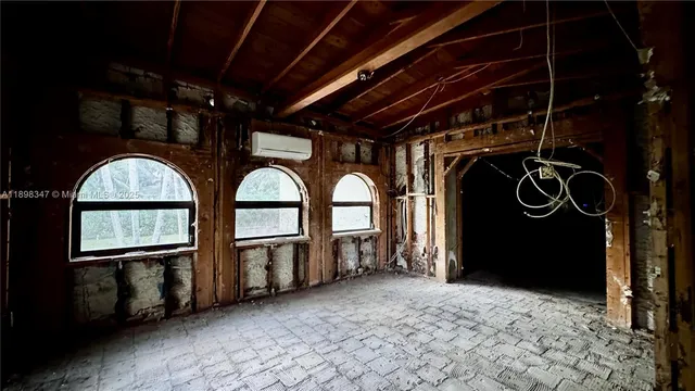 $1,590,000 | 511 Northeast 119th Street, Biscayne Park, FL 33161